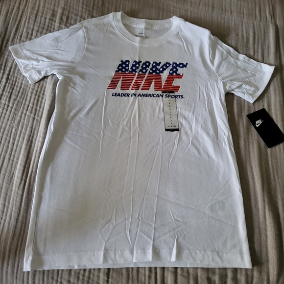 Nike Patriotic White youth boys T Shirt CD9577-100 Youth Size Large 102024 - Picture 1 of 6